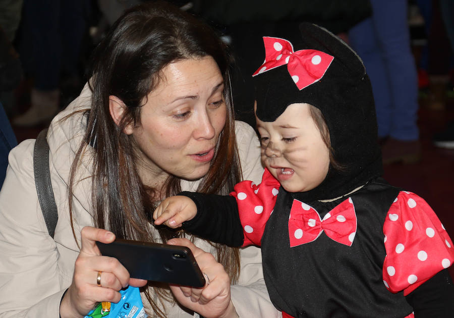Fotos: Talleres infantiles en la Cúpula del Milenio de Valladolid por carnaval