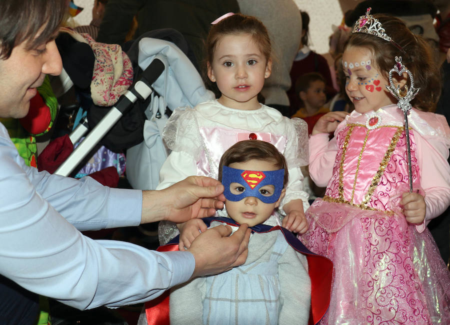 Fotos: Talleres infantiles en la Cúpula del Milenio de Valladolid por carnaval