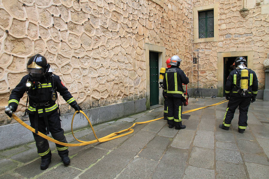 Fotos: Simulacro de incendio en el Alcázar de Segovia