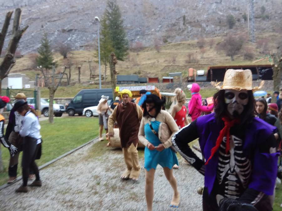 Fotos: Defile de Carnaval en Velilla