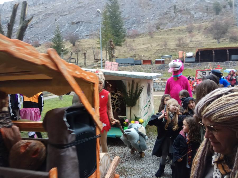 Fotos: Defile de Carnaval en Velilla