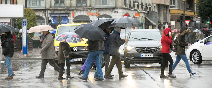 Fotos: Lluvia y viento en Valladolid