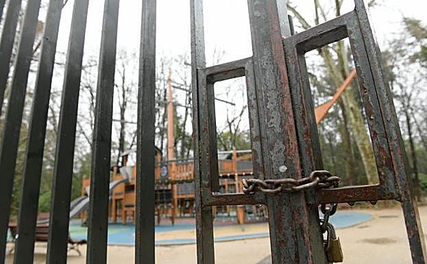 El Campo Grande de Valladolid, cerrado al público por el viento.