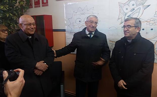 Santiago Calvo, Félix Velasco y Luis Argüello, durante el homenaje. 