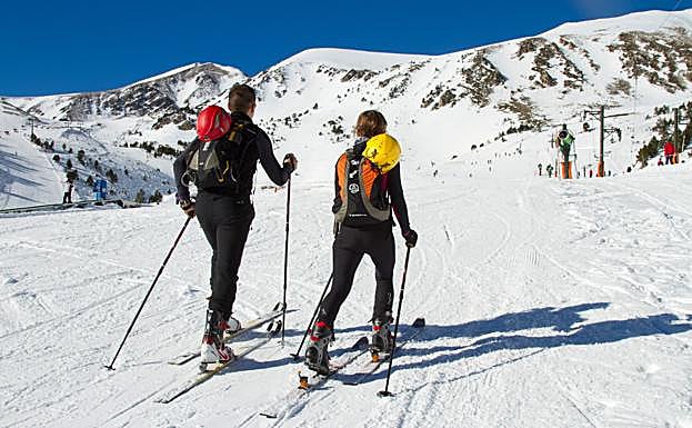 El esquí de montaña es una de las actividades propuestas para la jornada