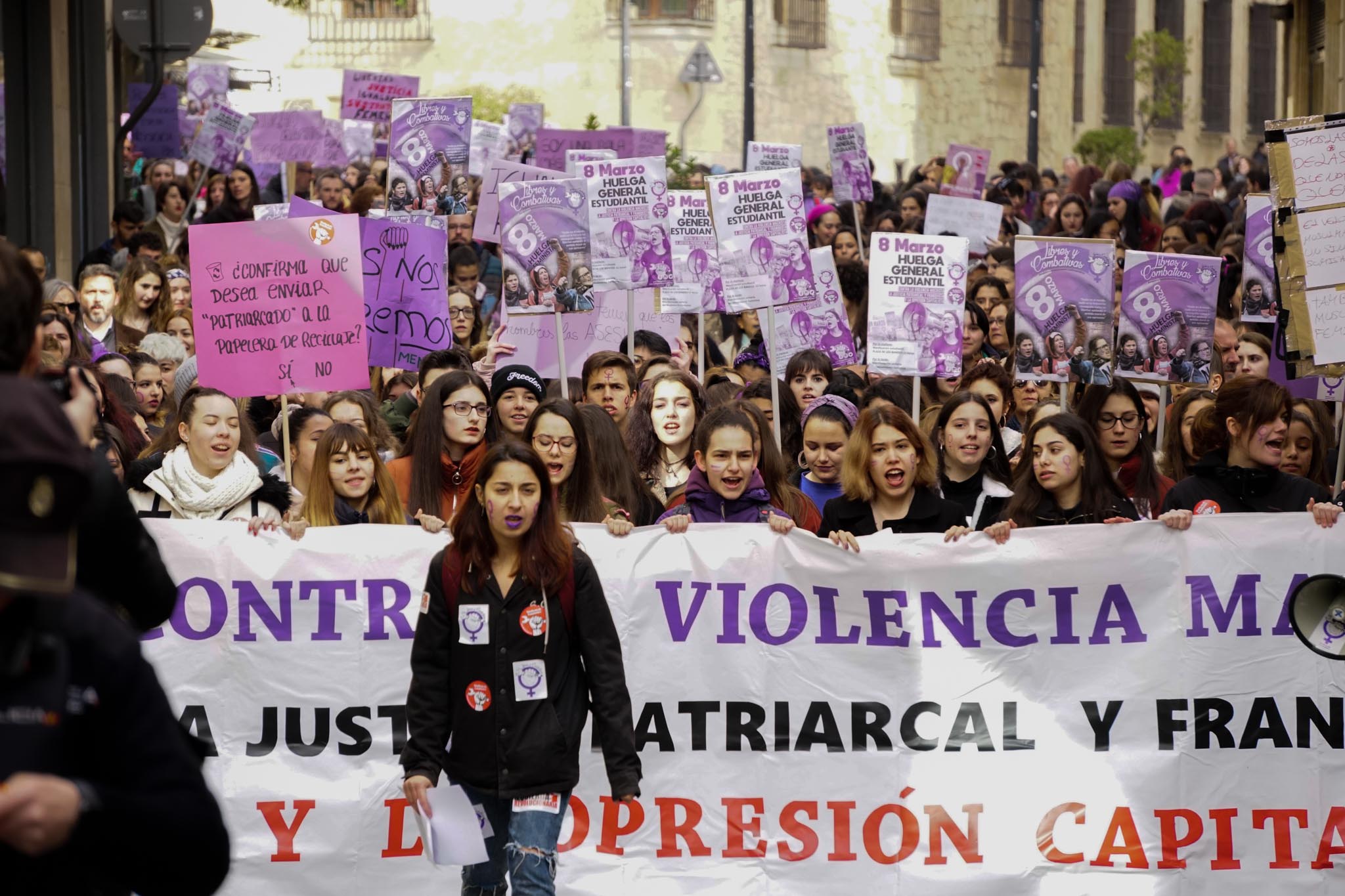 Fotos: Concentración estudiantil del 8-M en la plaza de los Bandos de Salamanca