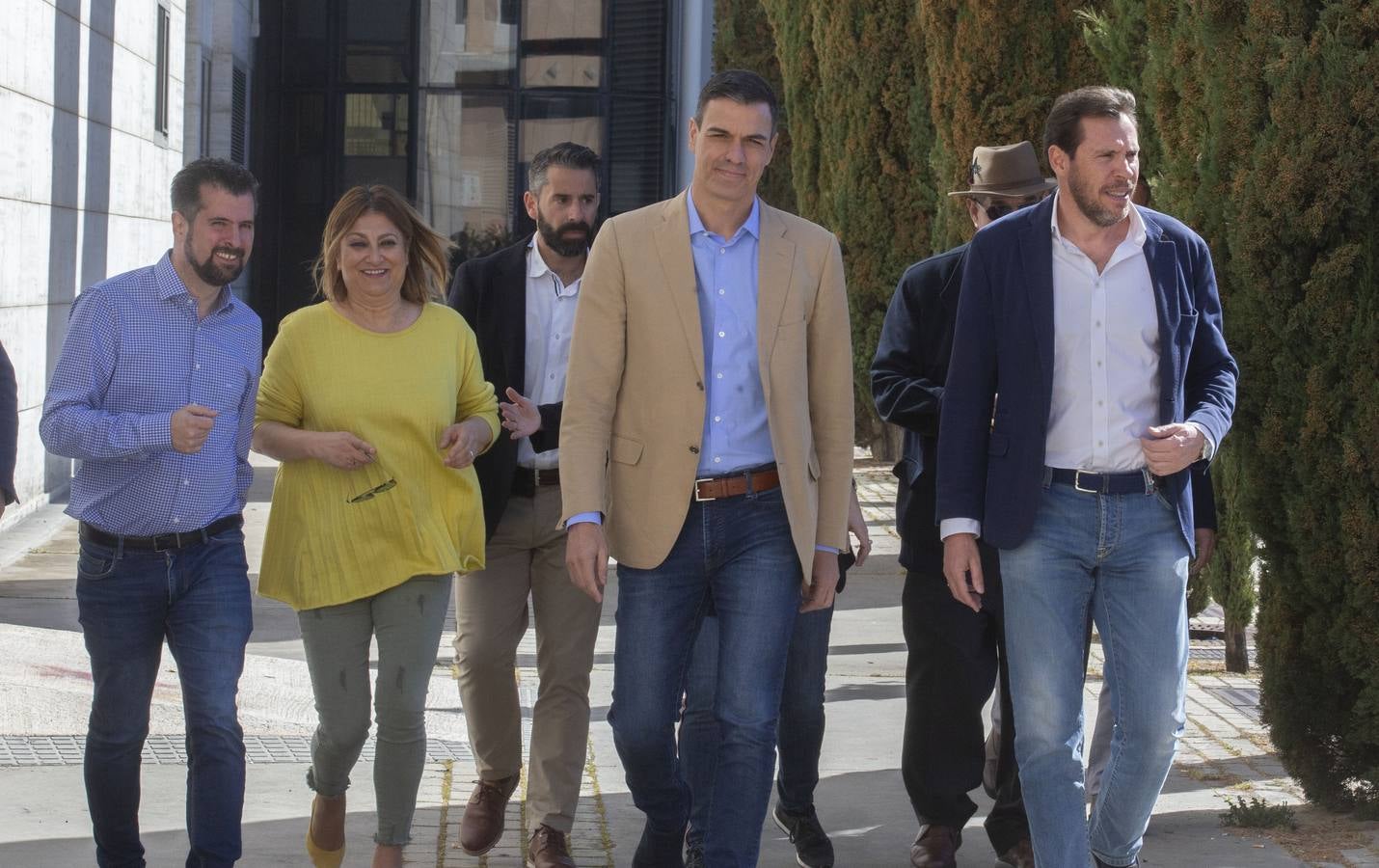 En la Feria de Muestras, donde tuvo lugar el encuentro, el líder del PSOE reivindicó al PSOE «como el partido que une, frente la confrontación, la mentira y la crispación de Ciudadanos y PP»