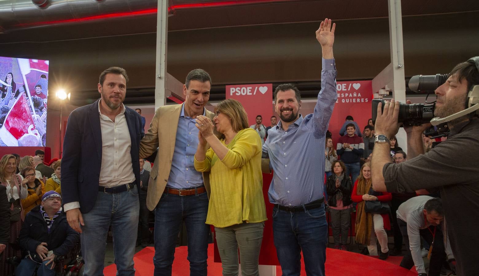 En la Feria de Muestras, donde tuvo lugar el encuentro, el líder del PSOE reivindicó al PSOE «como el partido que une, frente la confrontación, la mentira y la crispación de Ciudadanos y PP»