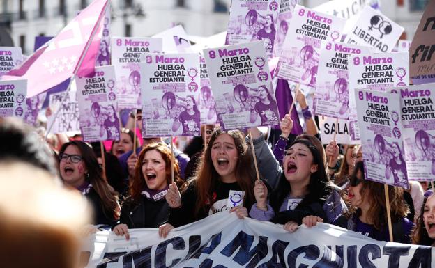 Manifestación feminista en la Puerta del Sol de Madrid con motivo del 8-M.