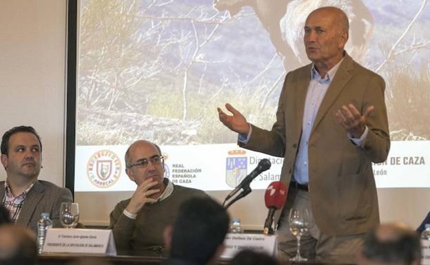 El biólogo Juan Delibes defiende en Salamanca que la caza es «absolutamente necesaria»