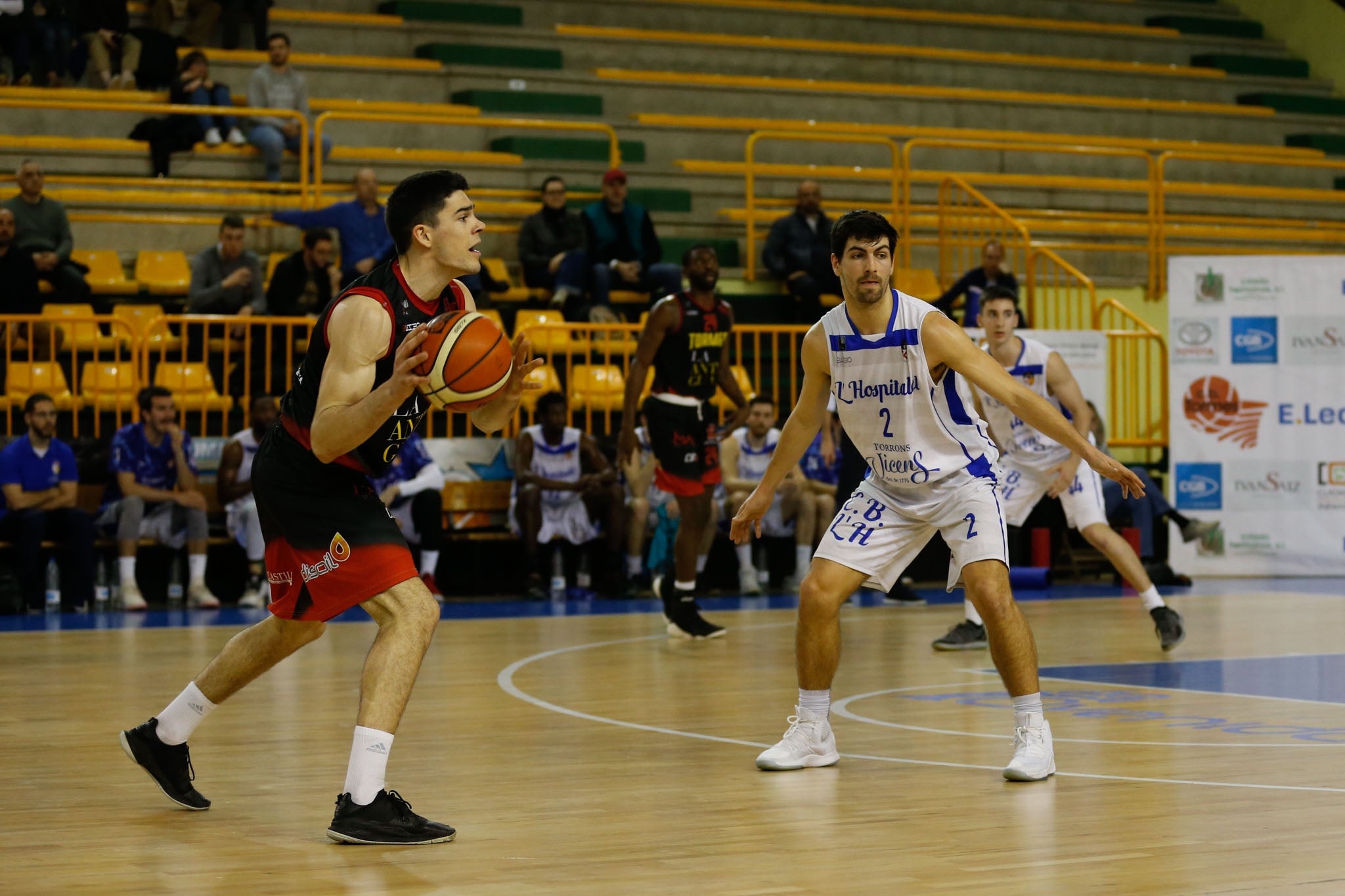 El equipo salmantino suma su quinta victoria y abandona el farolillo rojo del grupo de la permanencia