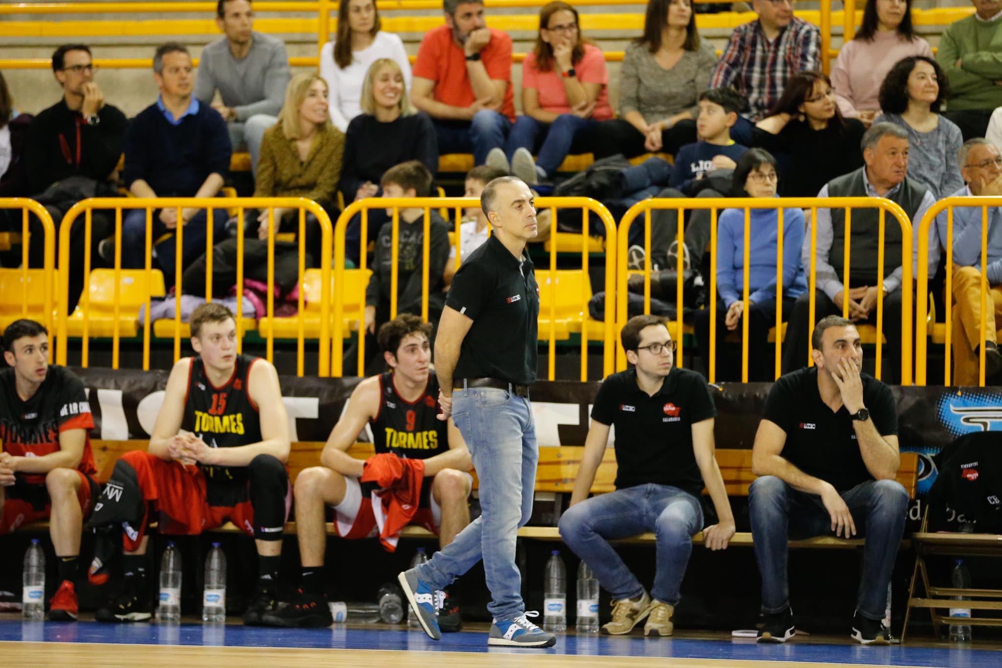 El equipo salmantino suma su quinta victoria y abandona el farolillo rojo del grupo de la permanencia