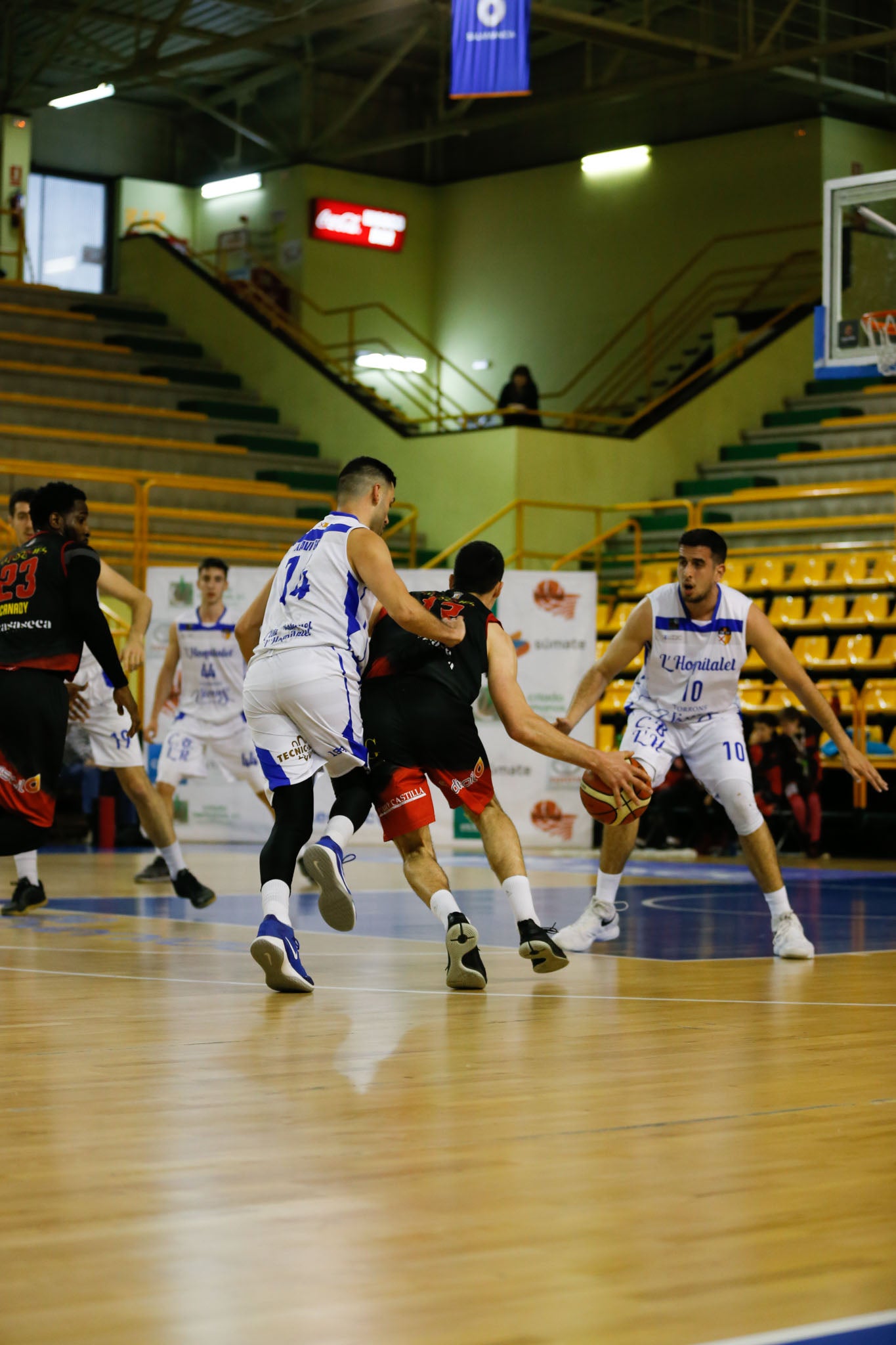 El equipo salmantino suma su quinta victoria y abandona el farolillo rojo del grupo de la permanencia