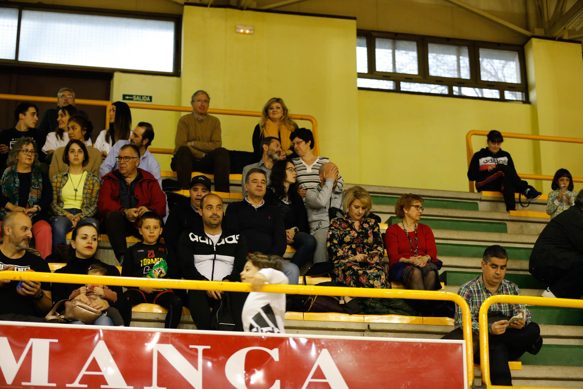 El equipo salmantino suma su quinta victoria y abandona el farolillo rojo del grupo de la permanencia