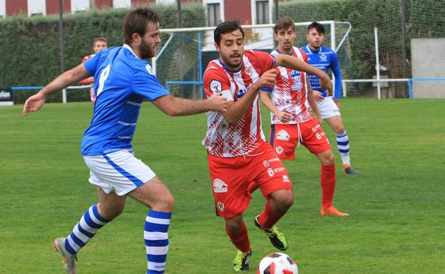 Alfonso Berrocal, durante el partido frente al Atlético Bembibre en el campo de El Hospital.