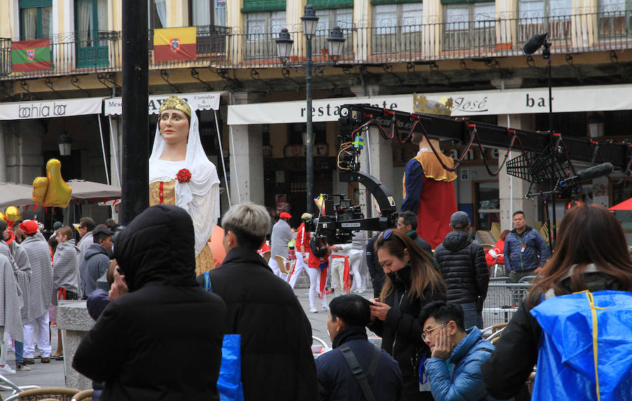 Fotos: Rodaje de una película china en la Plaza Mayor de Segovia