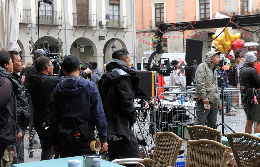 Fotos: Rodaje de una película china en la Plaza Mayor de Segovia