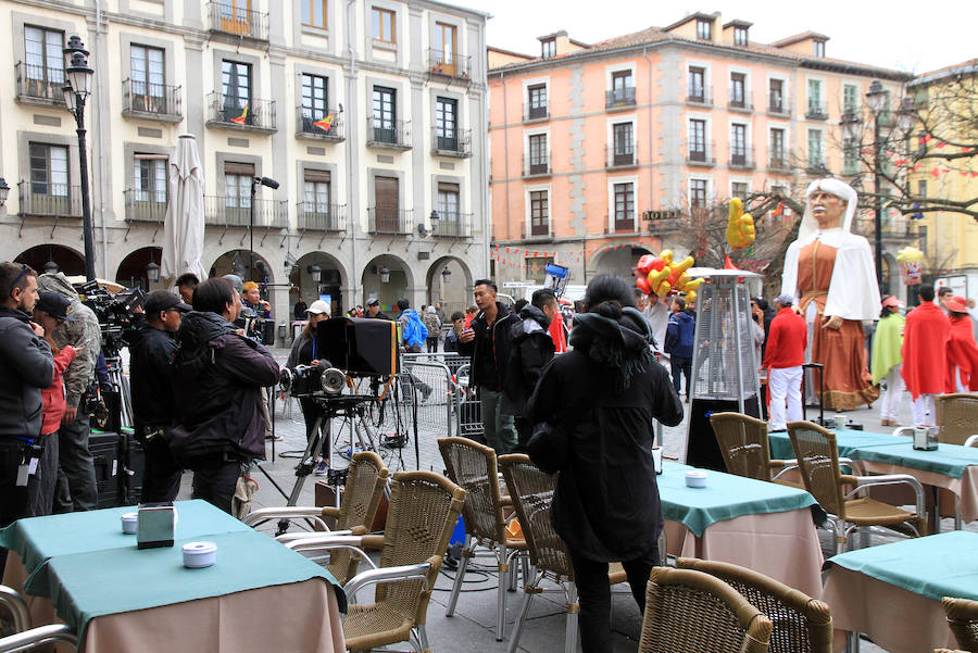 Fotos: Rodaje de una película china en la Plaza Mayor de Segovia