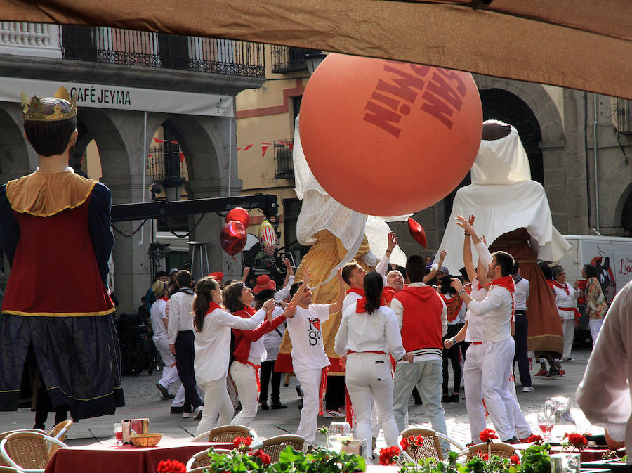 Fotos: Rodaje de una película china en la Plaza Mayor de Segovia