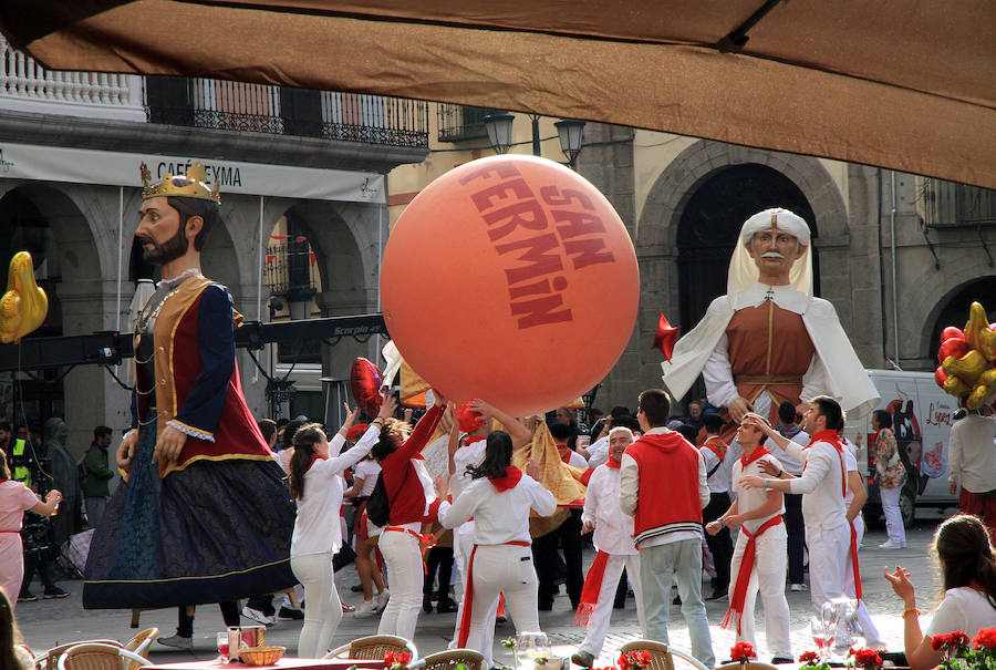 Fotos: Rodaje de una película china en la Plaza Mayor de Segovia