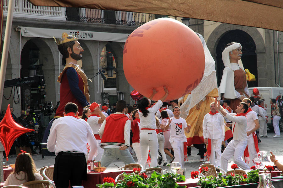 Fotos: Rodaje de una película china en la Plaza Mayor de Segovia