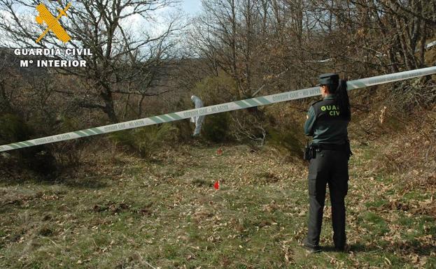 La Guardia Civil precinta la zona del hallazgo. 