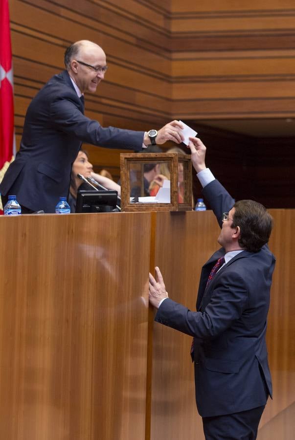 Reclama que «responsabilidad, estabilidad y normalidad» guíen la actividad en las Cortes hasta el final de la legislatura