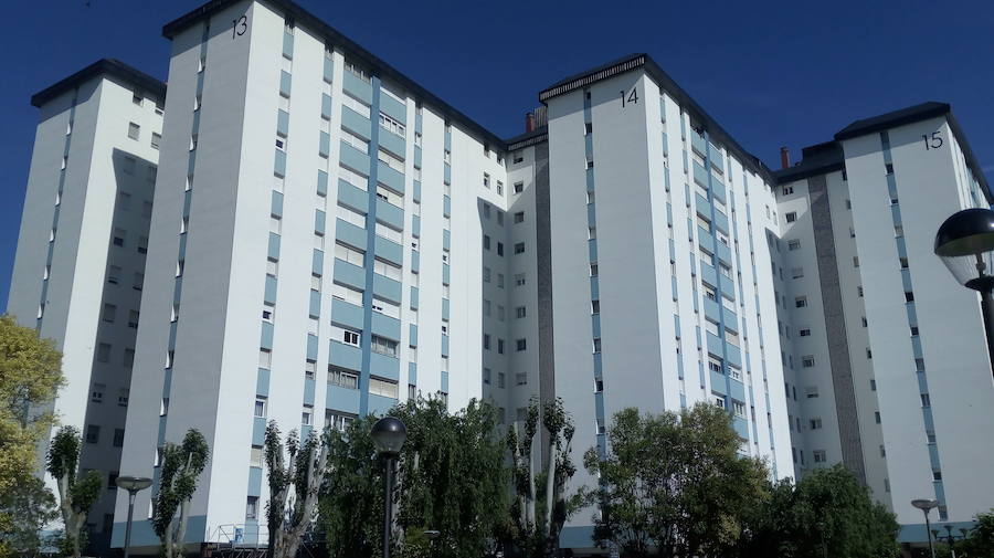 Edificios de la urbanización Torrelago, en Laguna de Duero, tras la intervención.