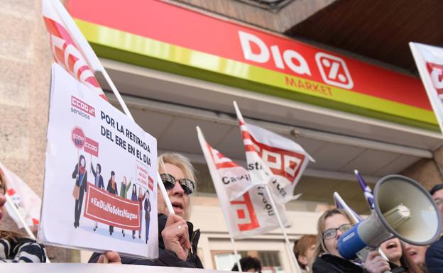 Protesta de los trabajadores del Grupo DIA.