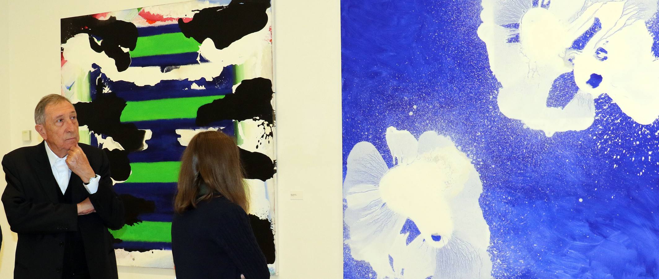 La Capilla del Museo acoge dos esculturas del arquitecto mientras que 19 lienzos de gran formato llenan la Sala 9 con la exposición 'Figuras simultáneas'