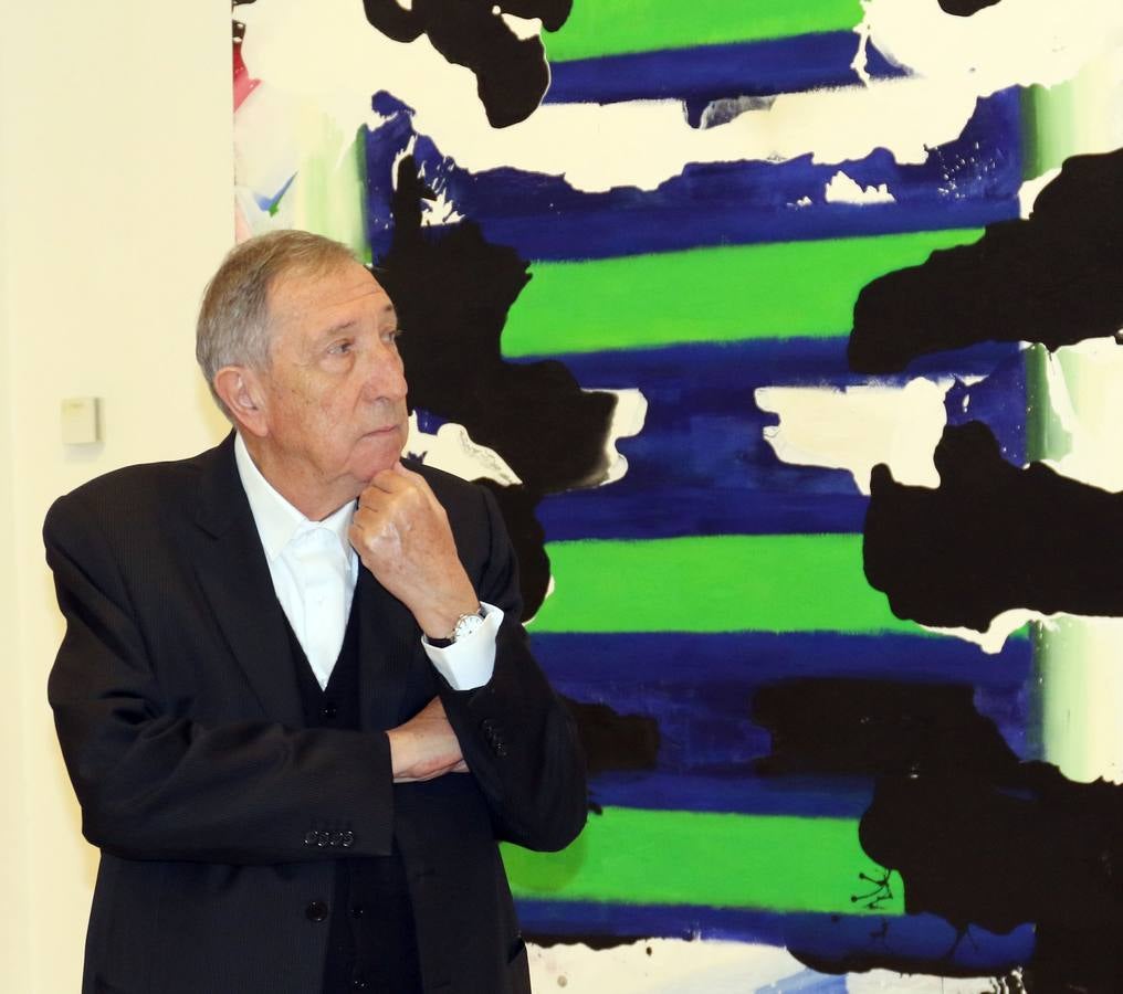 La Capilla del Museo acoge dos esculturas del arquitecto mientras que 19 lienzos de gran formato llenan la Sala 9 con la exposición 'Figuras simultáneas'