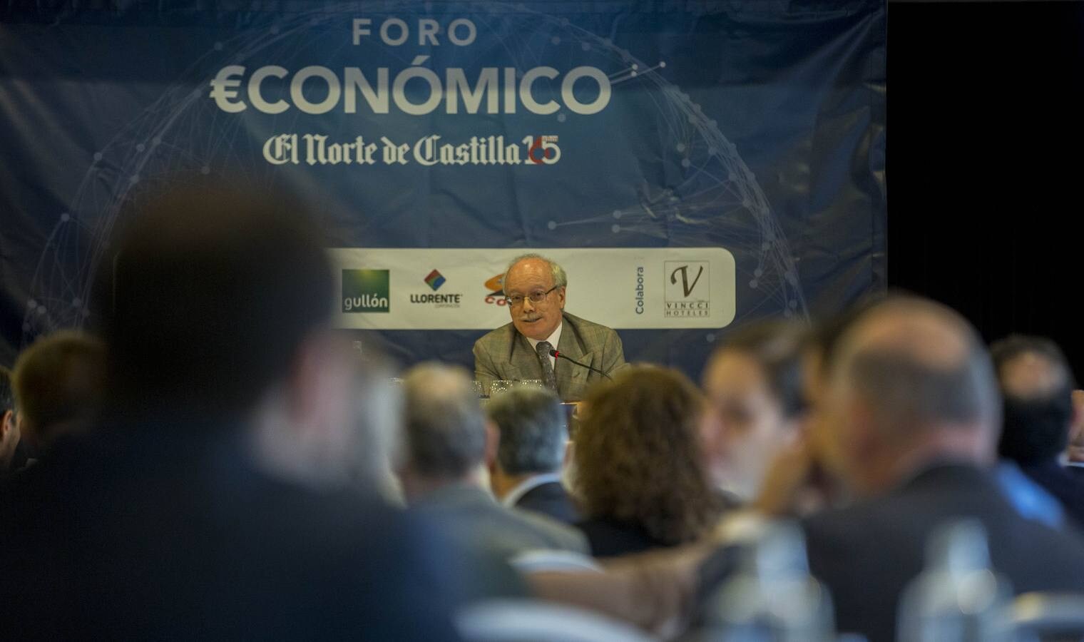 El presidente del Instituto de Estudios Económicos (IEE) ofreció la conferencia 'Situación y perspectivas de la economía española'