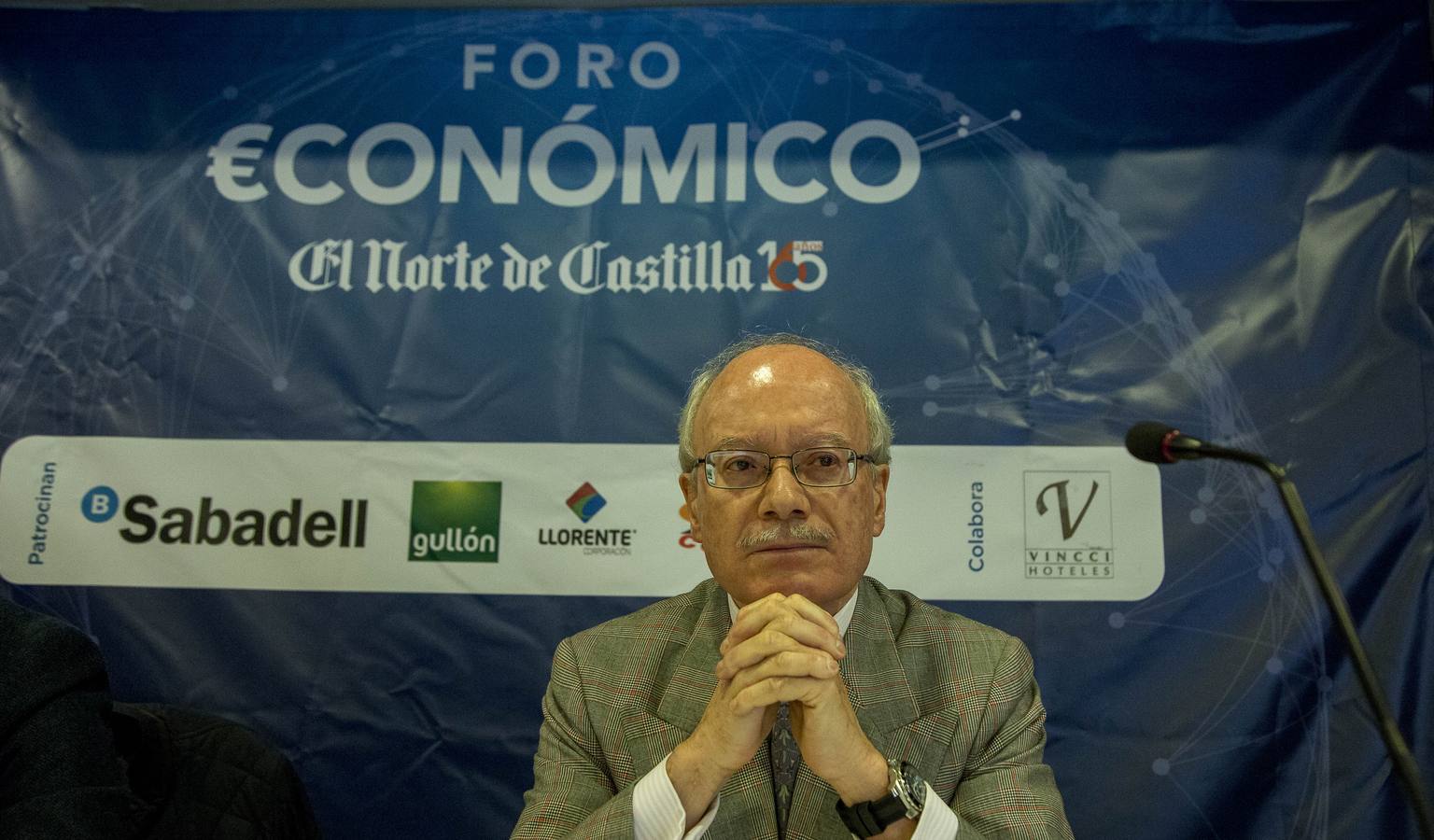 El presidente del Instituto de Estudios Económicos (IEE) ofreció la conferencia 'Situación y perspectivas de la economía española'