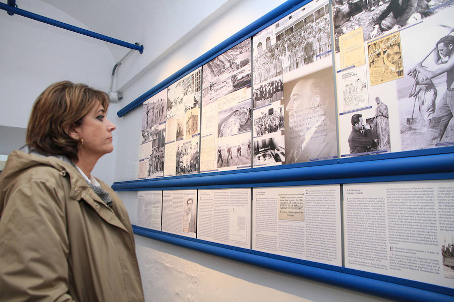 Fotos: La ministra de Justicia visita la exposición &#039;Pasos sin Tierra&#039; y el Memorial Democrático en La Cárcel Centro de Creación