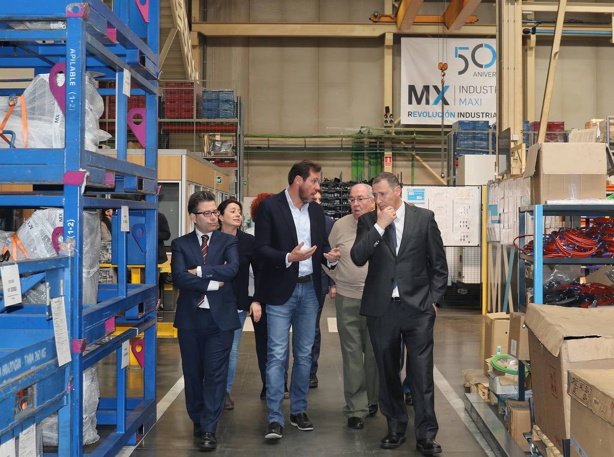 Durante la visita, el alcalde comprobó en primera persona el trabajo que realizan los diferentes departamentos