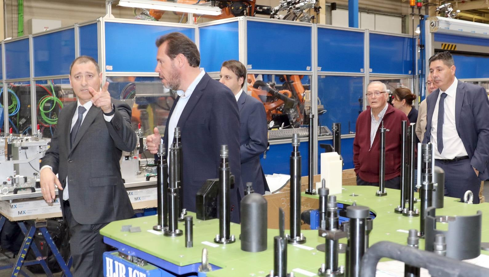 Durante la visita, el alcalde comprobó en primera persona el trabajo que realizan los diferentes departamentos