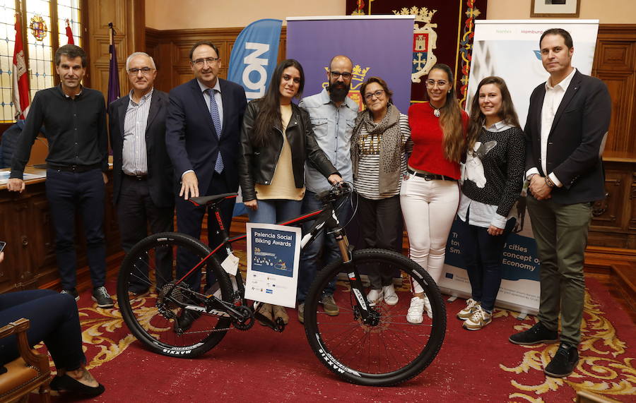 Entrega de premios dentro del proyecto 'Social Biking Challenge', el pasado mes de octubre en el Ayuntamiento. 