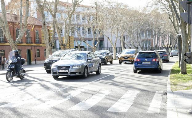 Paseo de Filipinos, que cederá a las bicicletas el carril en dirección al Paseo de Zorrilla. 