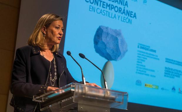 Pilar del Olmo, inaugura la jornada 'La realidad profesional de la artesanía contemporánea en Castilla y León'. 