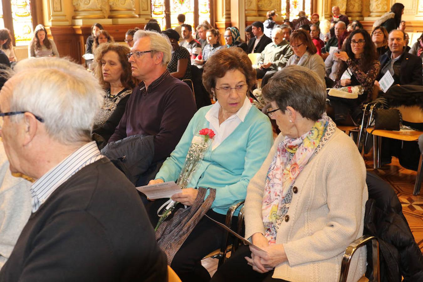 El salón de recepciones del Ayuntamiento de Valladolid ha acogido el acto para conmemorar el Día Internacional contra el Racismo.