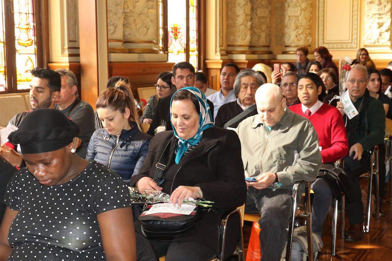 El salón de recepciones del Ayuntamiento de Valladolid ha acogido el acto para conmemorar el Día Internacional contra el Racismo.
