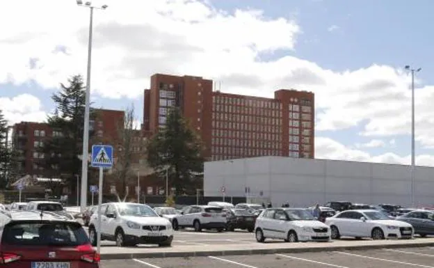 Hospital Río Carrión de Palencia, visto desde el nuevo aparcamiento. 