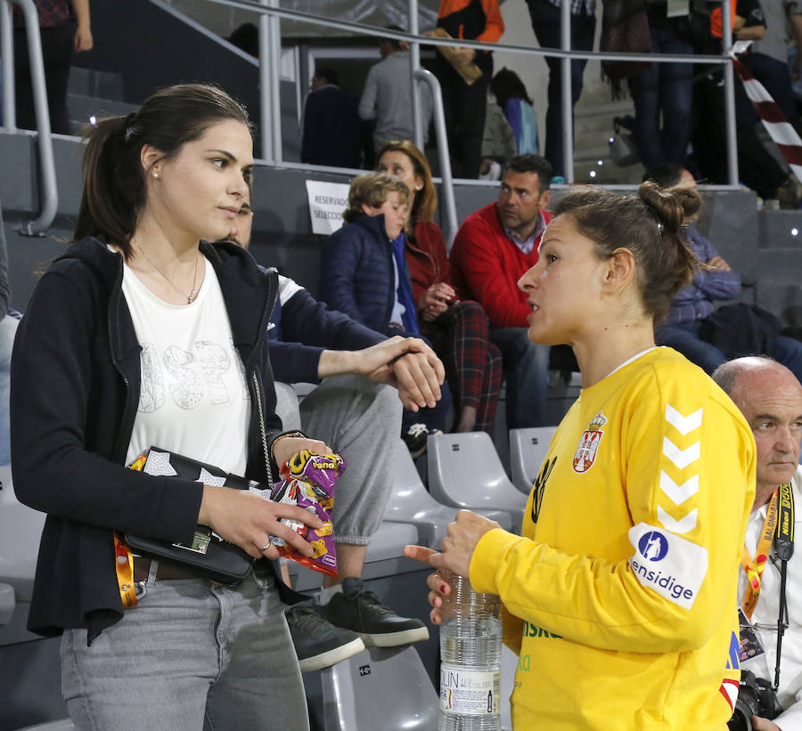 Fotos: Las guerreras ganan a Serbia en su segundo partido en Palencia (31-28)