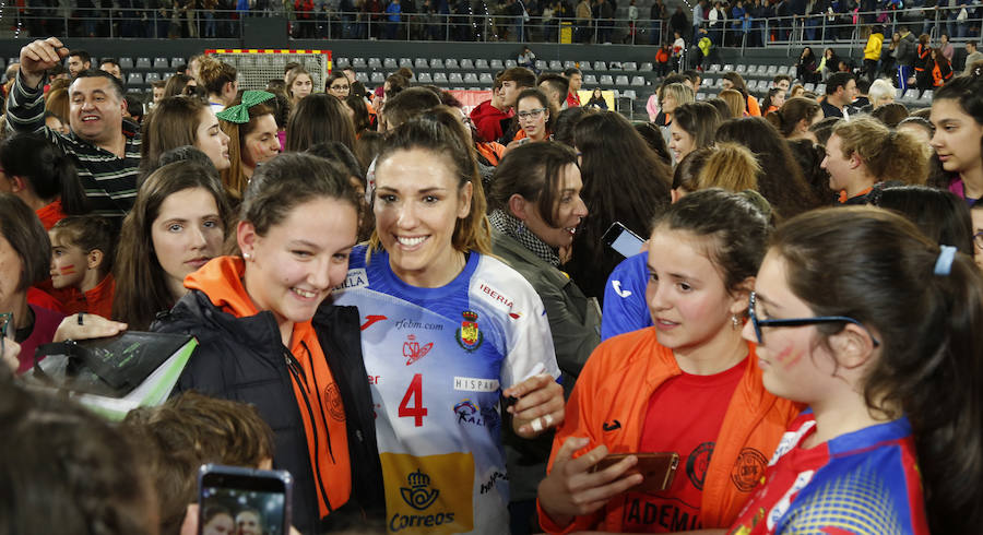Fotos: Las guerreras ganan a Serbia en su segundo partido en Palencia (31-28)