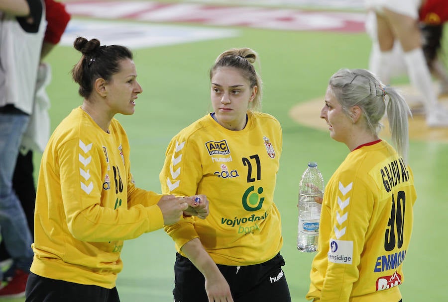Fotos: Las Guerreras ganan a Serbia en su segundo partido en Palencia (31-28) 1/2