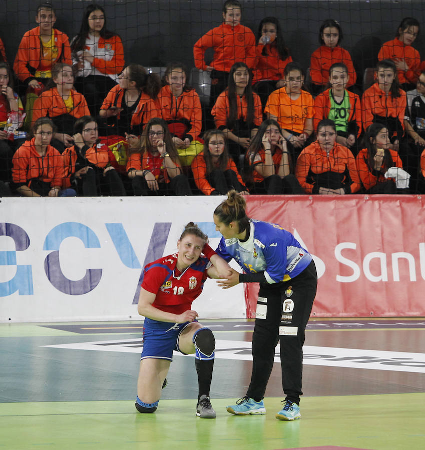 Fotos: Las Guerreras ganan a Serbia en su segundo partido en Palencia (31-28) 1/2