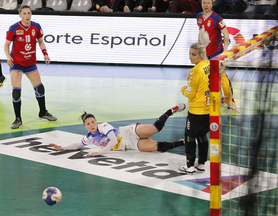 Fotos: Las Guerreras ganan a Serbia en su segundo partido en Palencia (31-28) 1/2