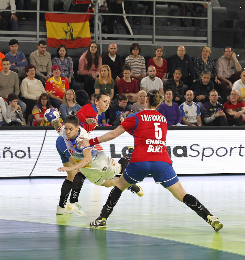 Fotos: Las Guerreras ganan a Serbia en su segundo partido en Palencia (31-28) 1/2