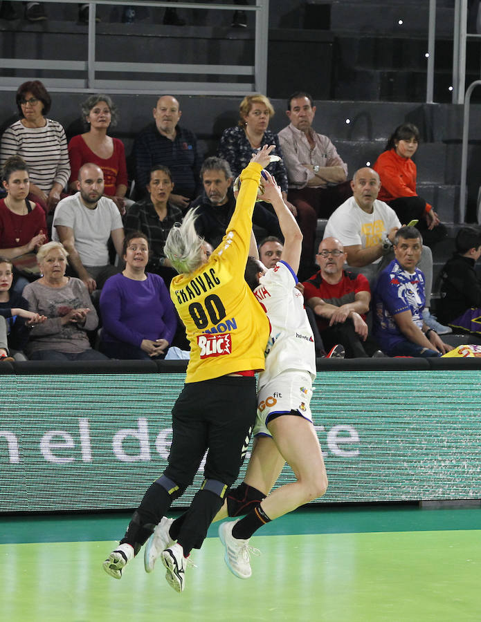 Fotos: Las Guerreras ganan a Serbia en su segundo partido en Palencia (31-28) 1/2