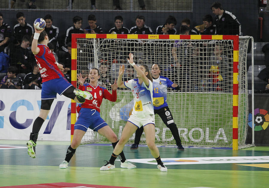 Fotos: Las Guerreras ganan a Serbia en su segundo partido en Palencia (31-28) 1/2